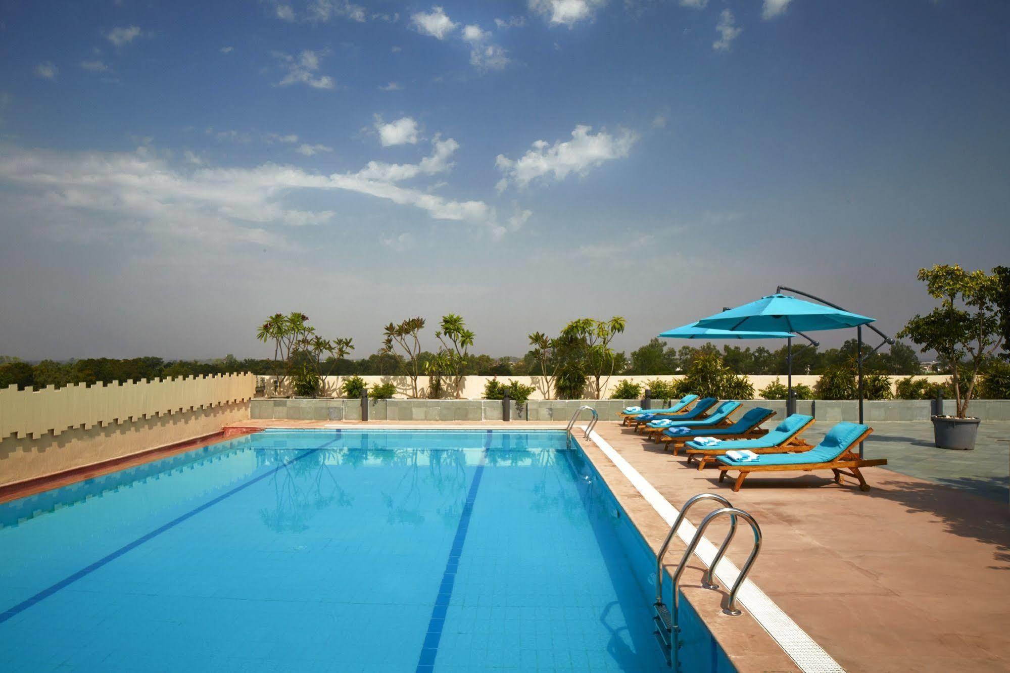 Courtyard By Marriott Bilaspur Exterior photo